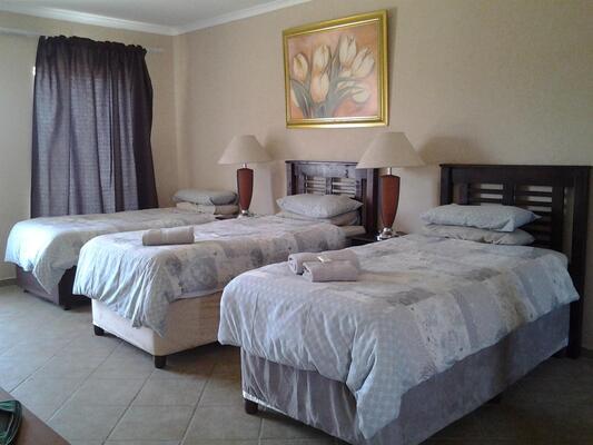 Shoestrings Airport Lodge