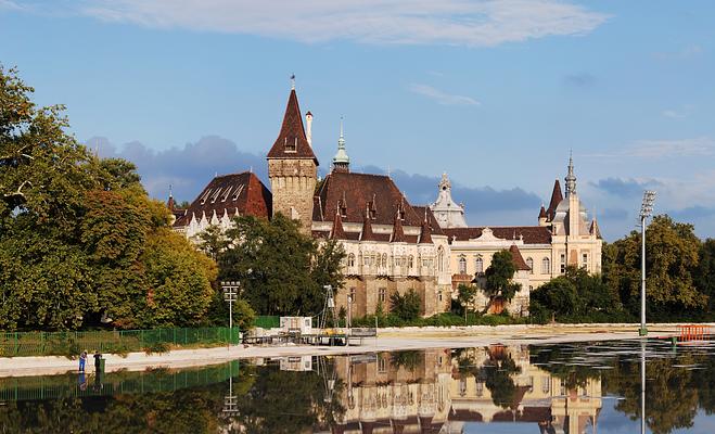 Vajdahunyad Castle (Vajdahunyadvar)