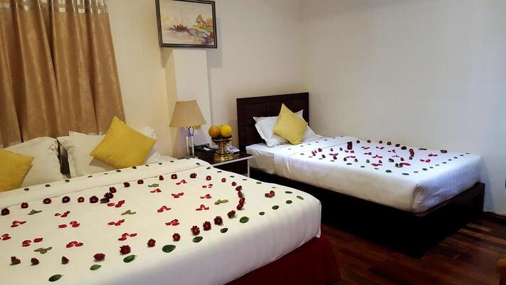 Golden City Light Hotel