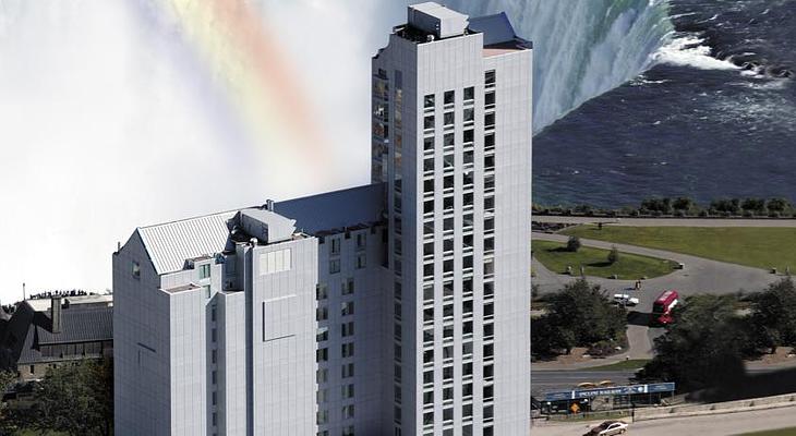 The Oakes Hotel overlooking the Falls