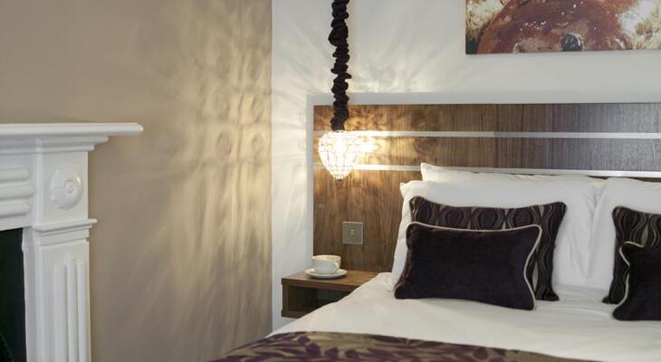 Rooms at the Apple Pie