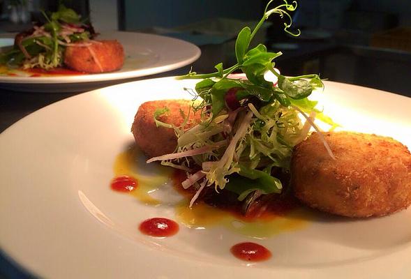 Roly's Bistro