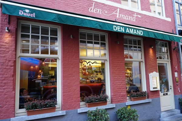 Den Amand