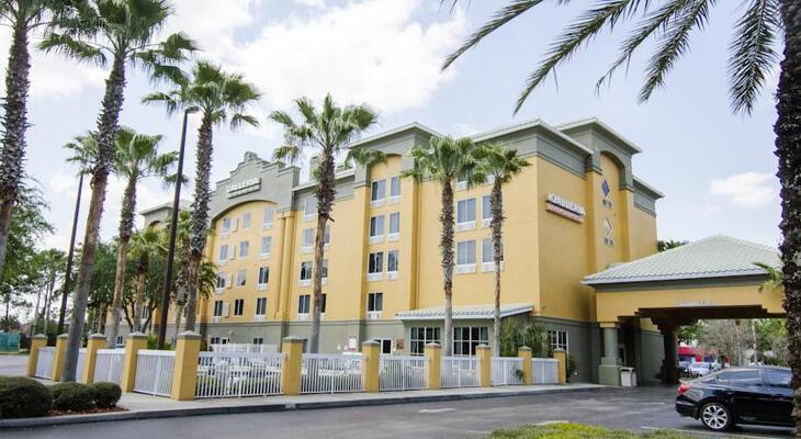 Galleria Palms Hotel