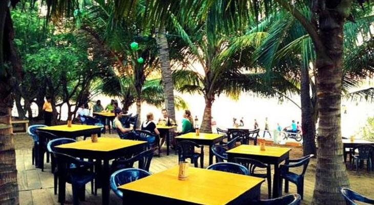 Mambo's Arugambay Hotel