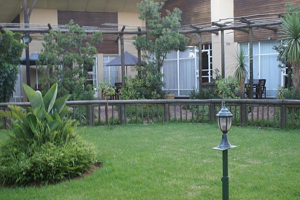 Airport Inn Bed n Breakfast & Emerald Guesthouse