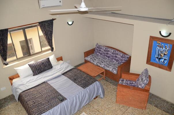 Sleepy Hippo Backpacker  Hotel