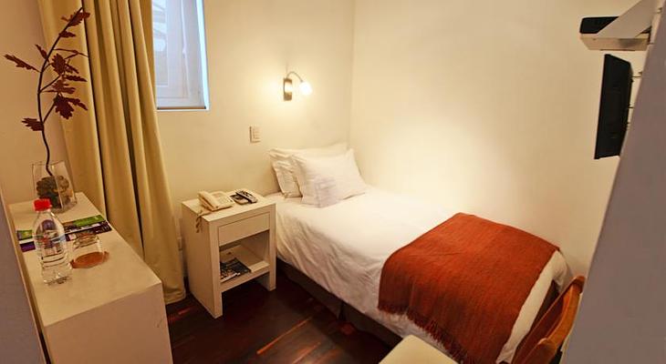 Meridiano Sur, Petit Hotel