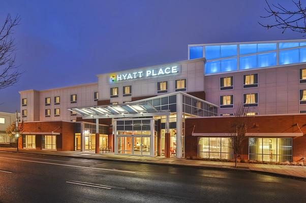 Hyatt Place Portland Airport / Cascade Station