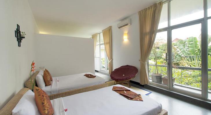 The Frangipani Villa - 90s Hotel
