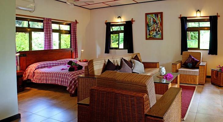 Domaine les Rochers Apartments & Bungalows