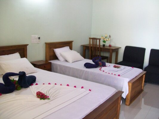 Lake Side Tourist Inn