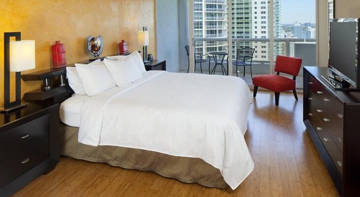 DoubleTree by Hilton Grand Hotel Biscayne Bay