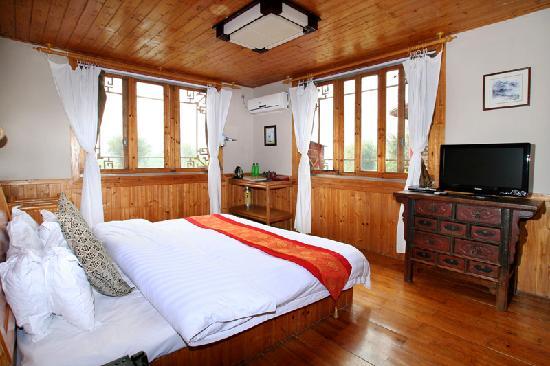 Yangshuo Mountain Retreat