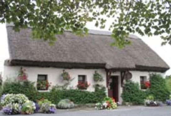 Cloch na Scith Thatched Cottage