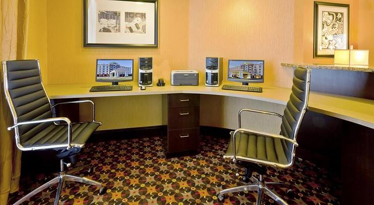 Holiday Inn Express & Suites Nashville-Opryland, an IHG Hotel