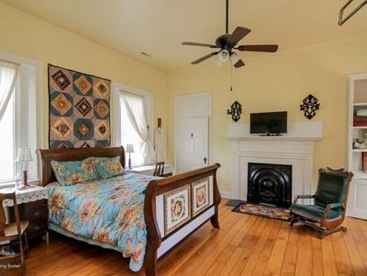 The 1796 Bashford Manor Inn