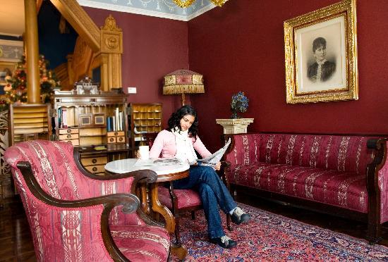 Chateau Tivoli Bed & Breakfast