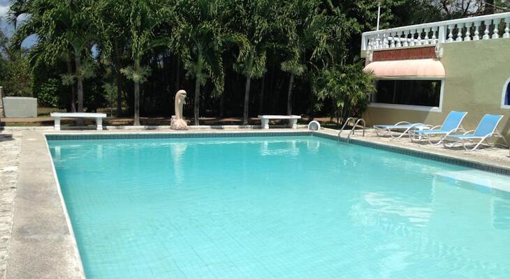 Villablanca Garden Beach Hotel