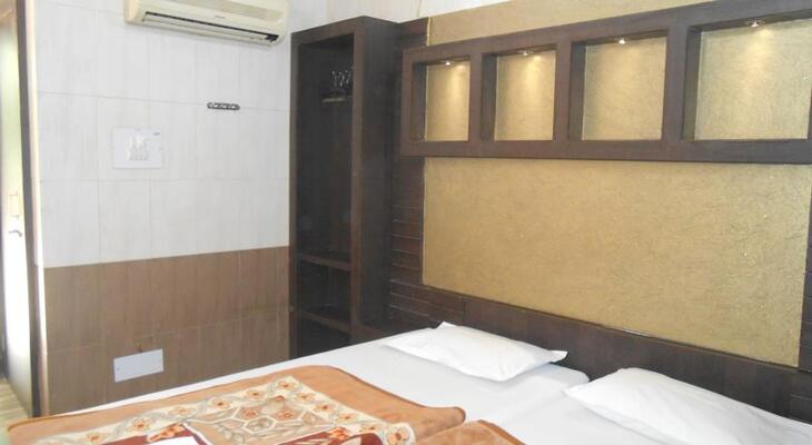Hotel Sheela, 100m from Taj Mahal