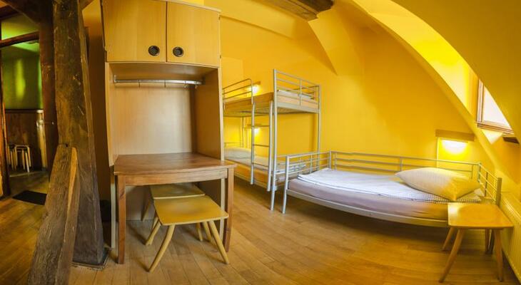 Burg Hostel