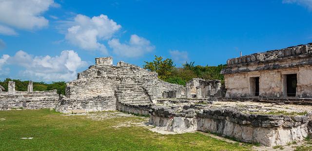 Zona Arqueologica El Rey