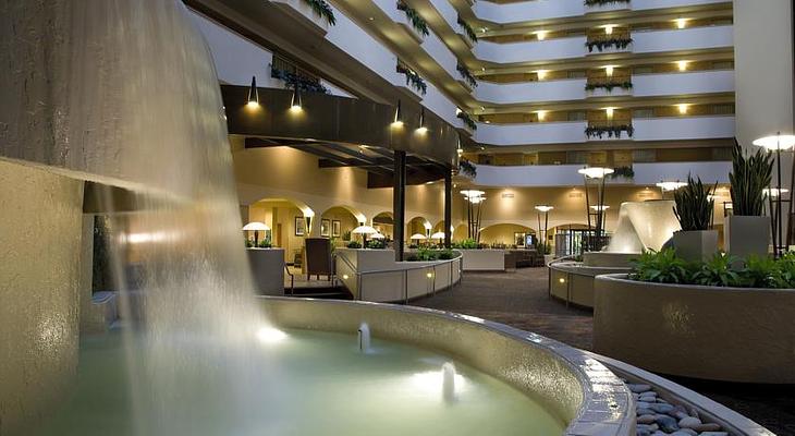 Embassy Suites by Hilton Kansas City International Airport