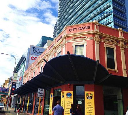 Globe Backpackers & City Oasis Resort