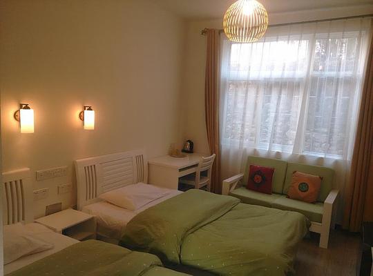 Four Seasons International Youth Hostel