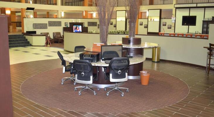 Clarion Hotel & Suites Conference Center Memphis Airport 2240 Democrat Rd