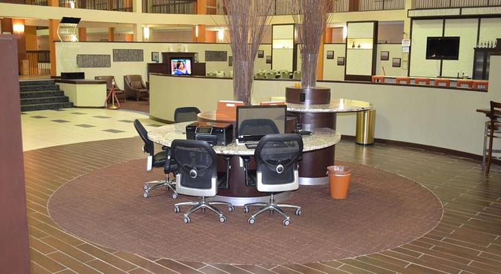 Clarion Hotel & Suites Conference Center Memphis Airport 2240 Democrat Rd