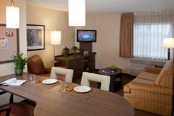 Sonesta Simply Suites Pittsburgh Airport