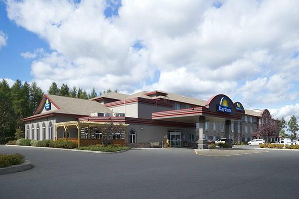 Days Inn & Suites by Wyndham Thunder Bay