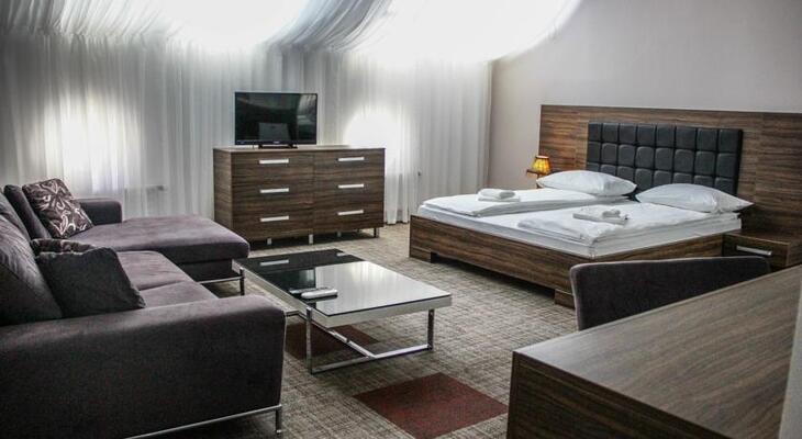 Hotel Story