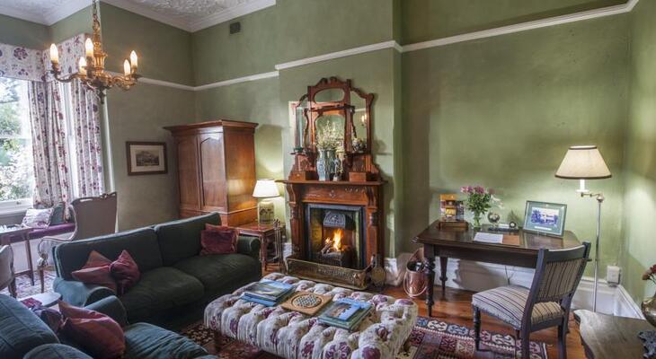Hacklewood Hill Country House