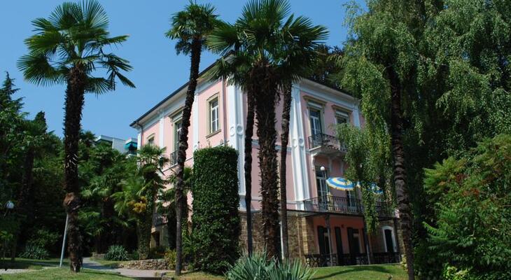 Hotel Montarina & Backpackers Hostel