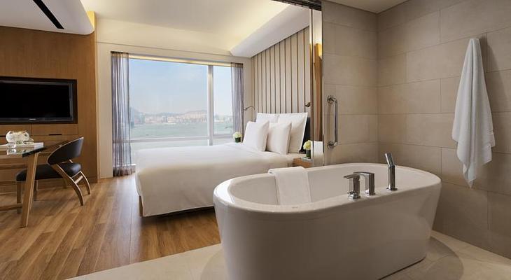 Renaissance Hong Kong Harbour View Hotel