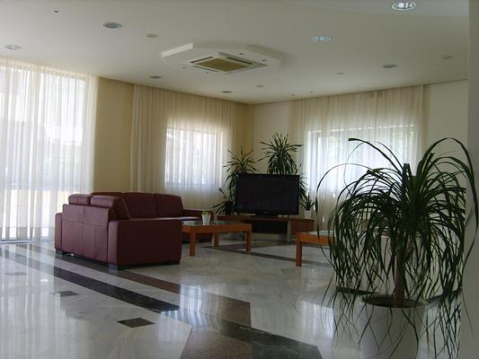 Yakinthos Hotel