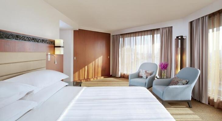 Royal Orchid Sheraton Hotel & Towers