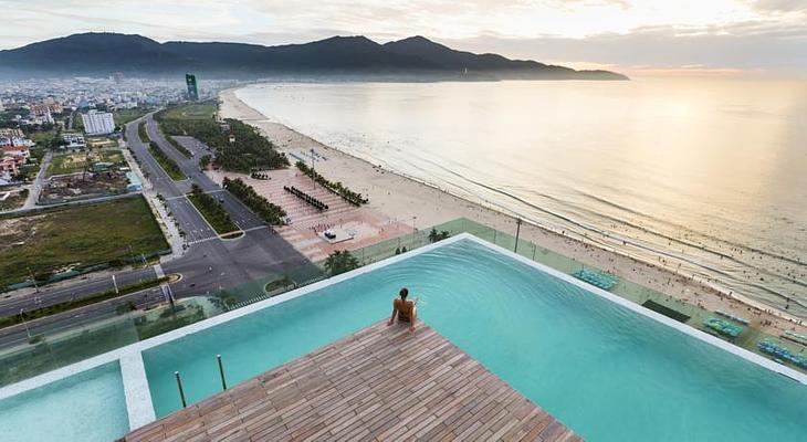 A La Carte Da Nang Beach