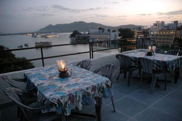 Jheel Guest House