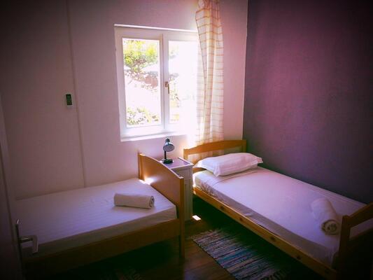 Earthers Hostel