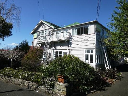 Oaklands Lodge Backpacker Hostel