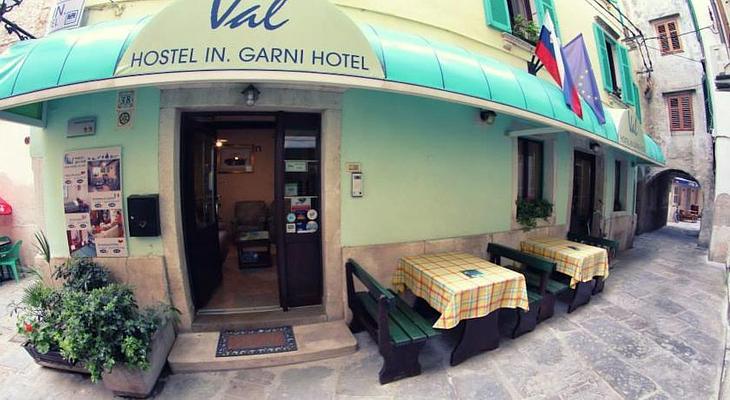 Val Hostel
