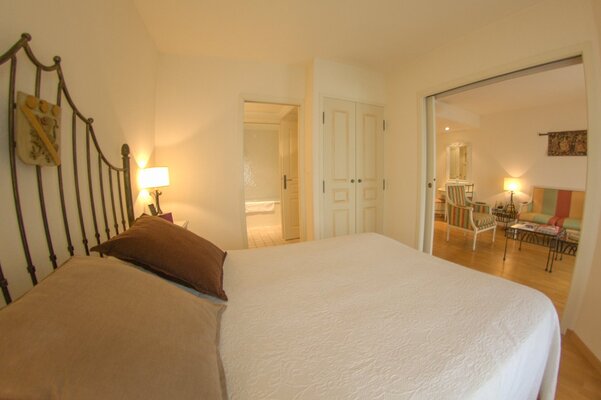 Thames Resort Hotels