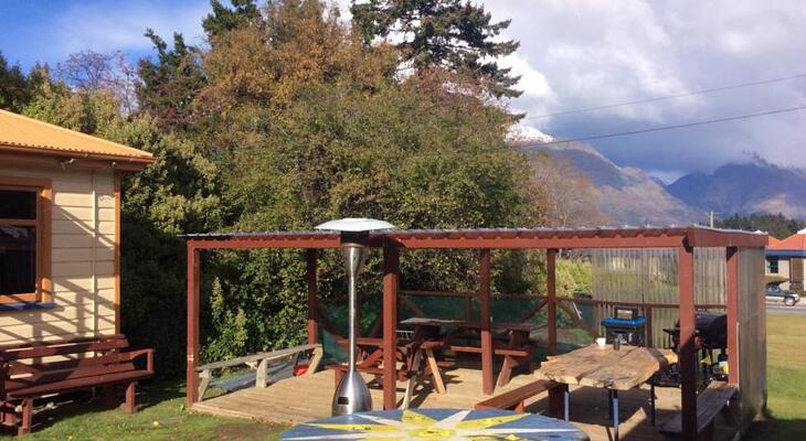 Sir Cedrics Bungi Backpackers