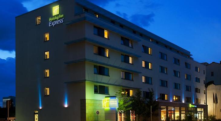 Holiday Inn Express Frankfurt - Messe, an IHG Hotel