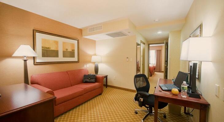 Queens County Inn and Suites Long Island City