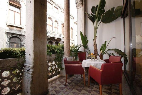 Hotel Dona Palace