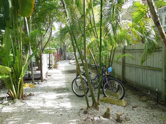 Tarpon Tale Inn